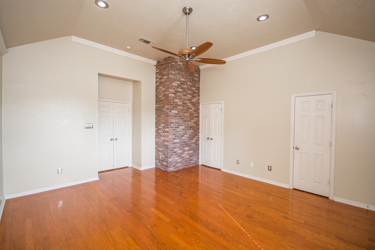 Photo 16 of 28 - 2400 Pecan Grove Ct, Irving, TX 75060