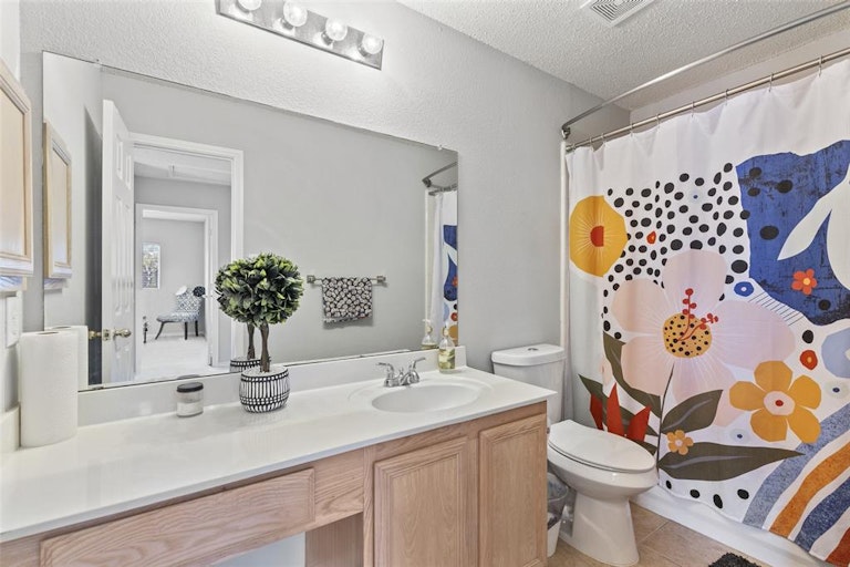 Photo 20 of 32 - 1105 Indian Trail Ct, Roanoke, TX 76262