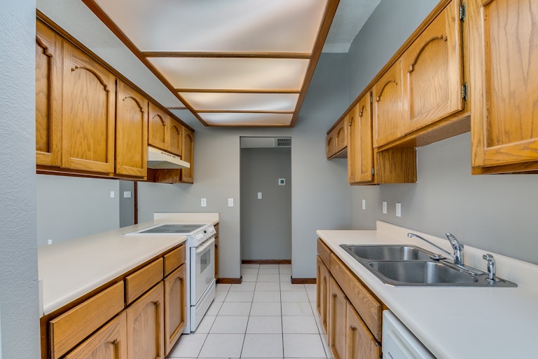 Photo 6 of 31 - 5245 W Christy Dr, Glendale, AZ 85304