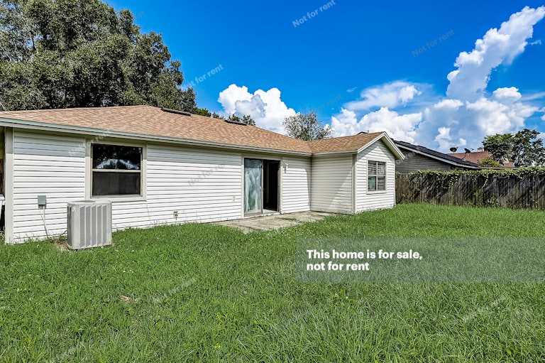 Photo 9 of 32 - 8460 Rockridge Dr, Jacksonville, FL 32244