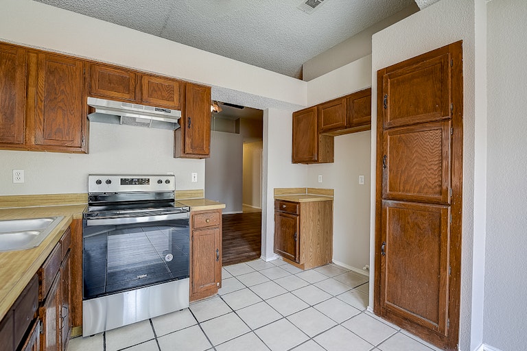 Photo 32 of 36 - 10503 Leroy Ct, Dallas, TX 75217