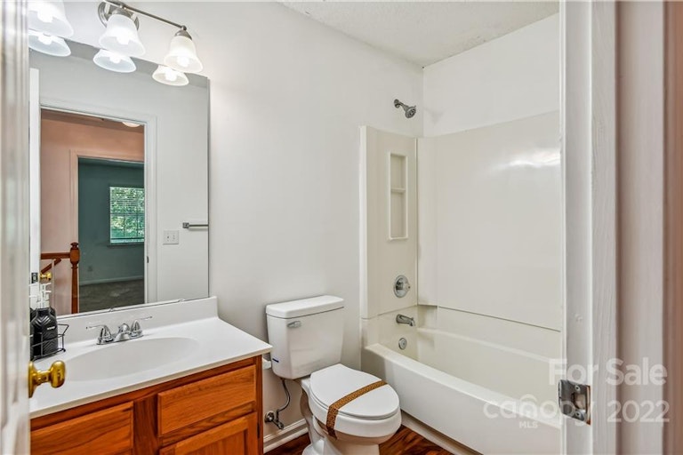 Photo 25 of 36 - 9005 Clifton Meadow Dr, Matthews, NC 28105