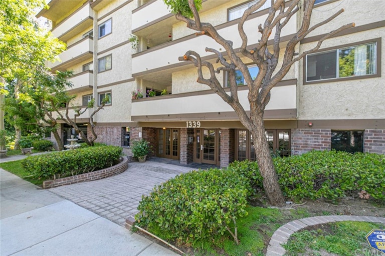 Photo 3 of 48 - 1339 N Columbus Ave, Glendale, CA 91202