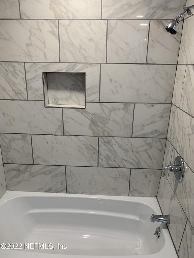 Photo 13 of 40 - 1821 Melson Ave, Jacksonville, FL 32254