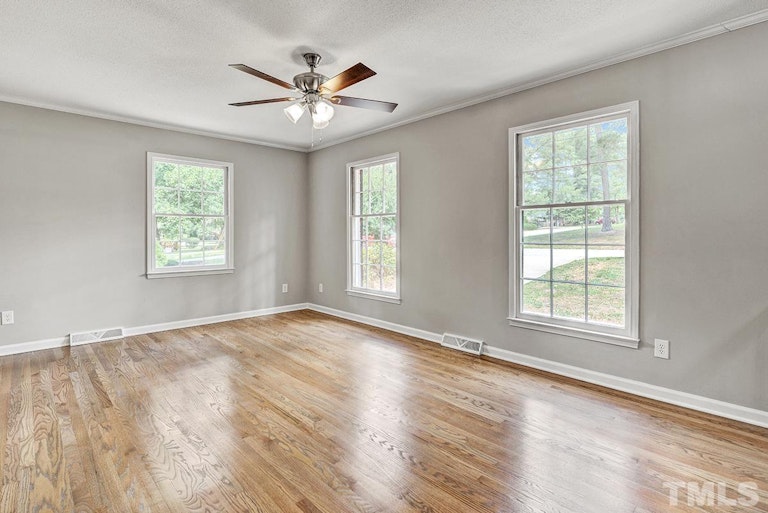 Photo 5 of 29 - 4700 Winterlochen Rd, Raleigh, NC 27603