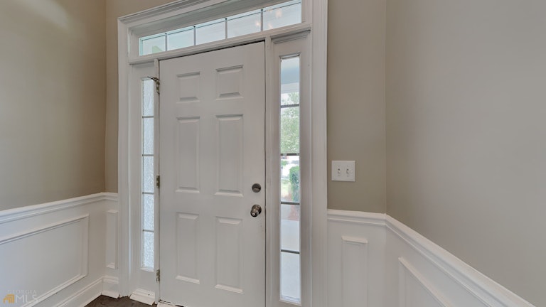 Photo 2 of 18 - 582 Misty Meadow Pl, Lilburn, GA 30047