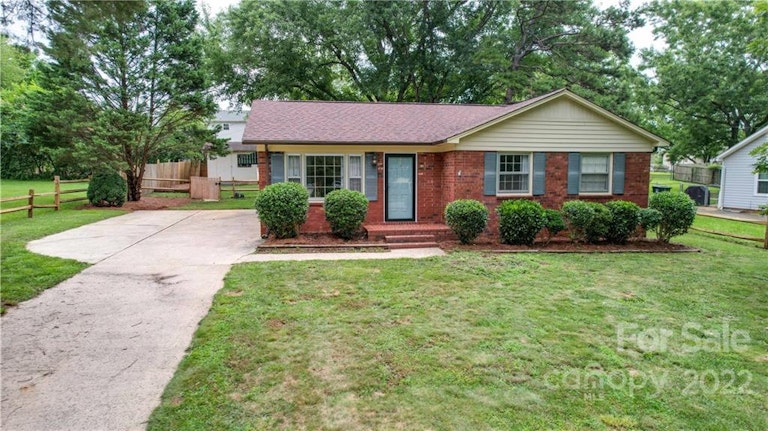 Photo 1 of 47 - 5802 Hillcrest Cir, Indian Trail, NC 28079