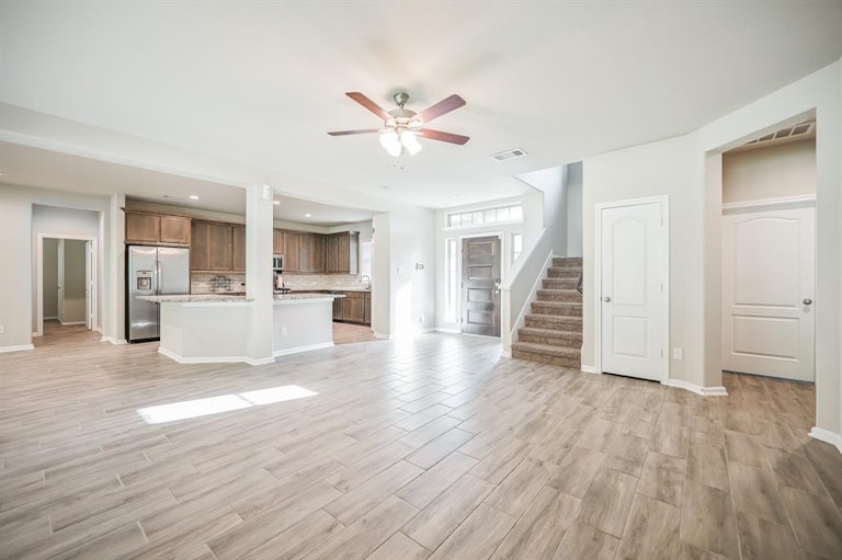Photo 6 of 36 - 6822 Aspen Peak Dr, Baytown, TX 77521
