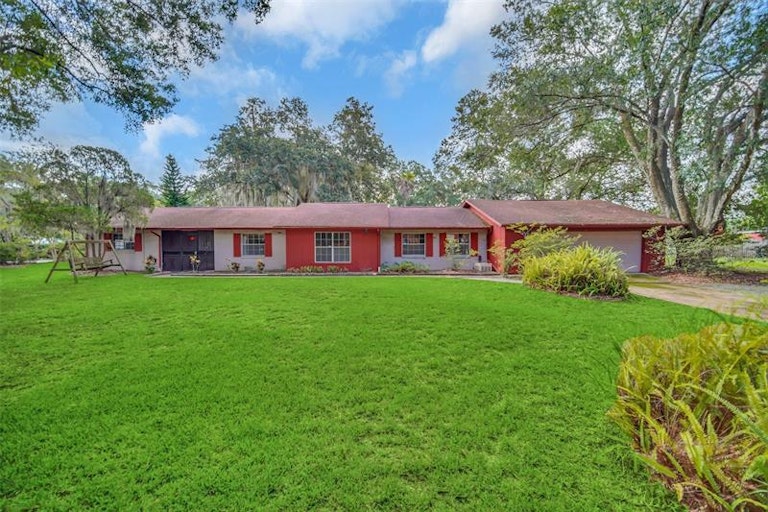 Photo 1 of 31 - 6319 Charolais Dr, Lakeland, FL 33810