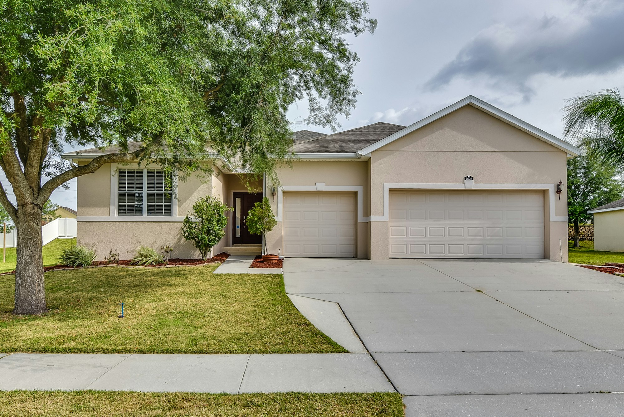 Photo 1 of 28 - 2626 Eagle Lake Dr, Clermont, FL 34711