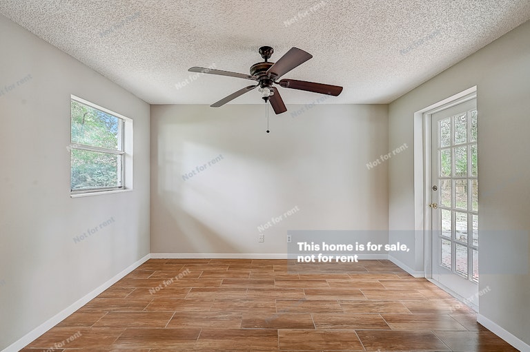 Photo 9 of 44 - 574 Valbon St, Orange Park, FL 32073