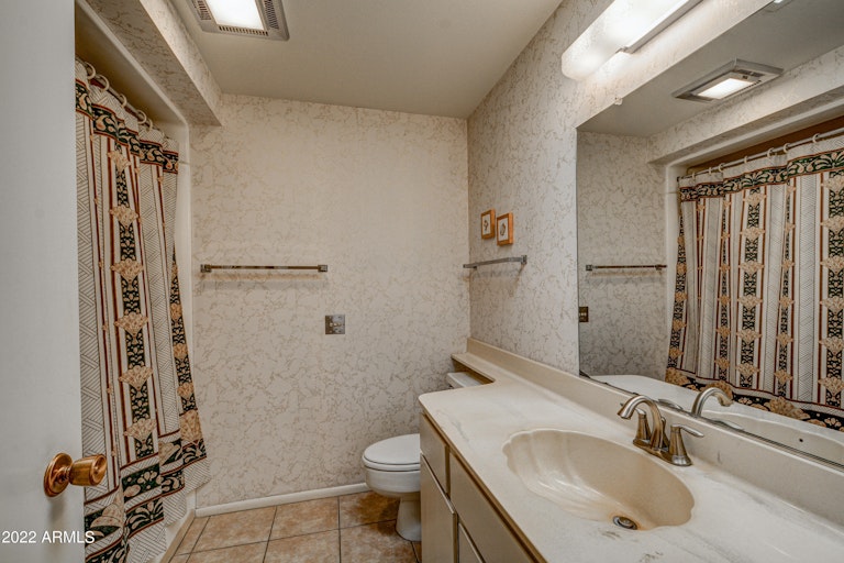 Photo 16 of 32 - 14444 N Lakeforest Dr, Sun City, AZ 85351