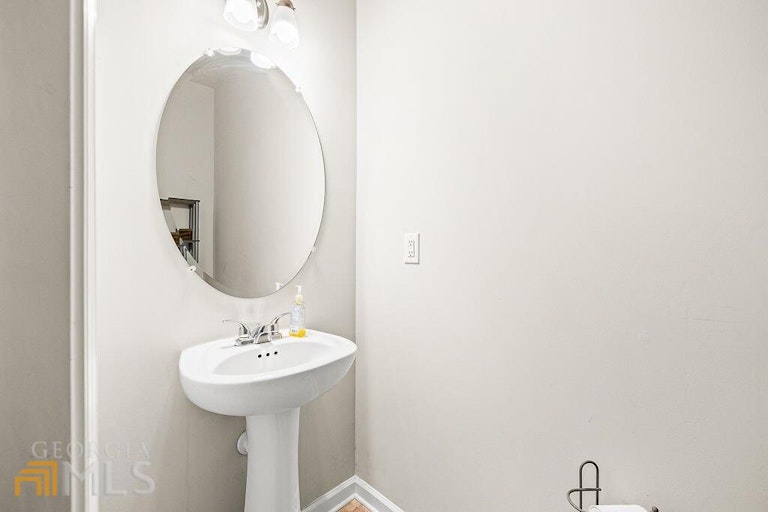 Photo 18 of 35 - 1450 Washington Rose Ave, Hoschton, GA 30548
