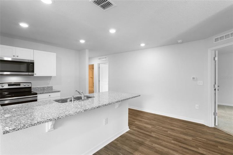 Photo 9 of 29 - 426 Mallard Ln, Kissimmee, FL 34759