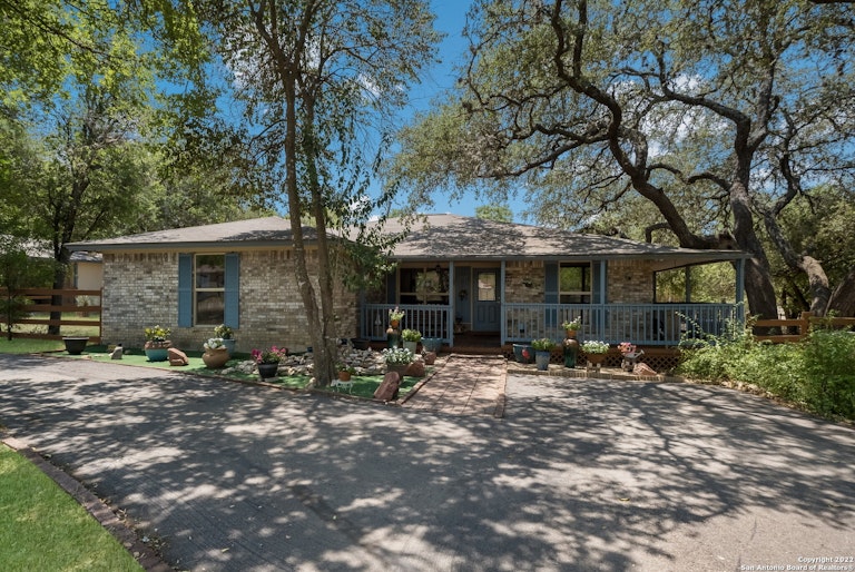 Photo 1 of 28 - 6634 Country View Ln, San Antonio, TX 78240