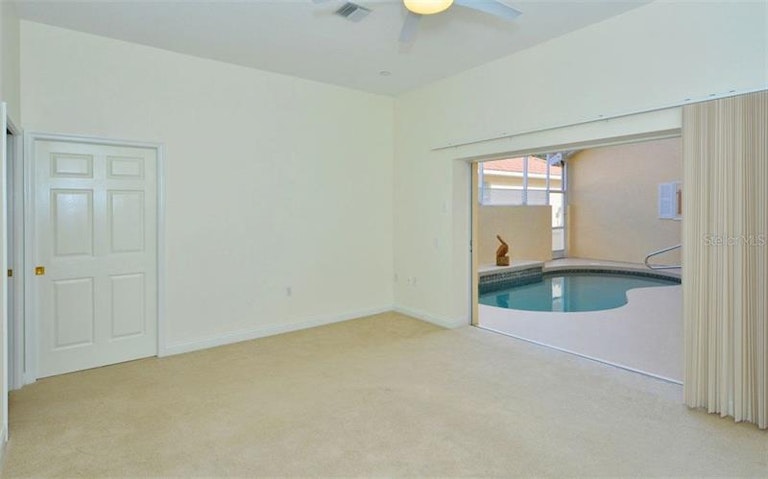 Photo 11 of 24 - 3736 Cadbury Cir #13, Venice, FL 34293