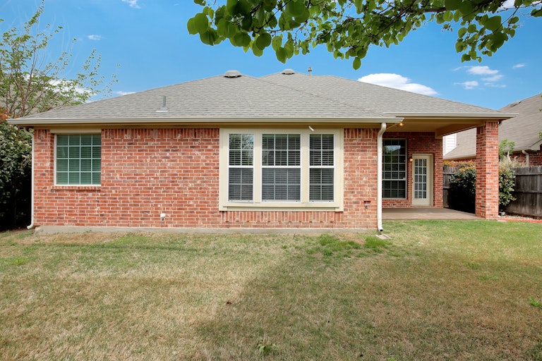 Photo 4 of 29 - 4509 Marguerite Ln, Fort Worth, TX 76123