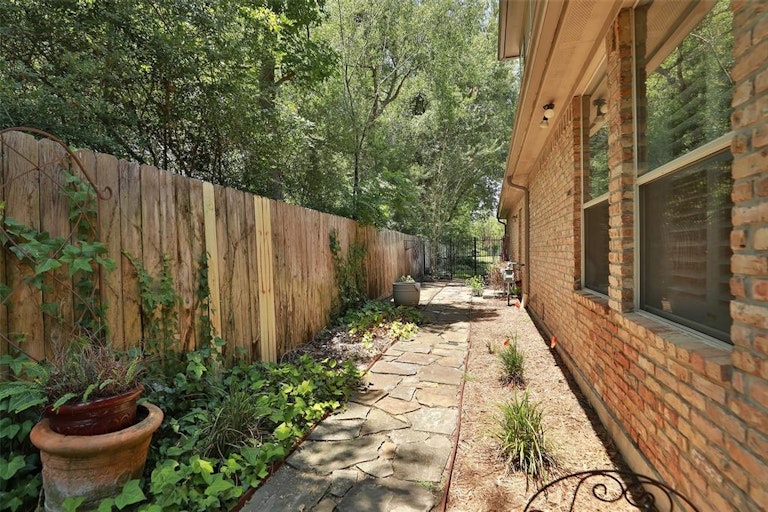 Photo 33 of 50 - 20602 Sunset Bend Ln, Spring, TX 77379