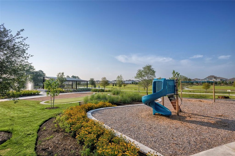 Photo 15 of 28 - 9828 Rugged Oaks Dr, Houston, TX 77080
