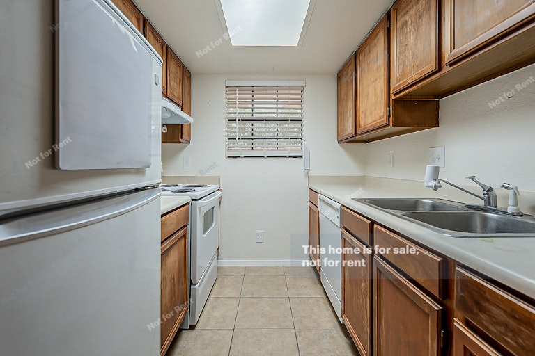 Photo 4 of 18 - 8888 N 47th Ave #109, Glendale, AZ 85302