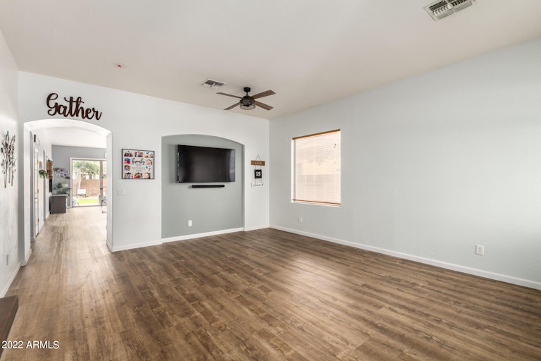 Photo 9 of 45 - 43292 W Oakland Ct, Maricopa, AZ 85138