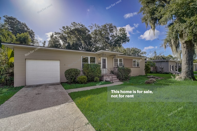 Photo 8 of 29 - 2845 Holly Point Dr, Jacksonville, FL 32277