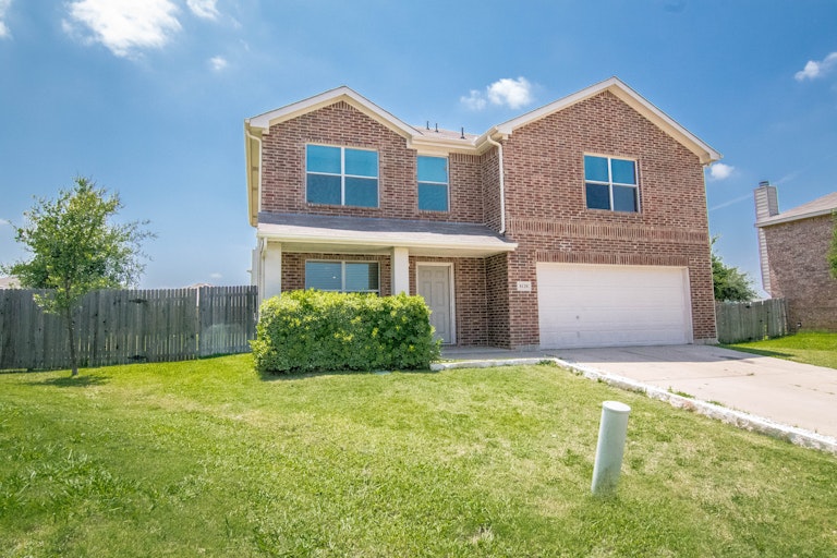 Photo 1 of 41 - 8128 Abbey Glen Ct, Arlington, TX 76002