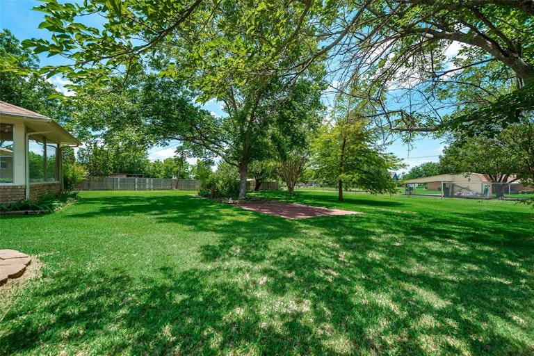 Photo 24 of 26 - 13 Lee Dr, Rockwall, TX 75032