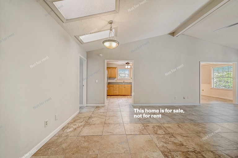 Photo 10 of 33 - 5341 Julington Ridge Dr S, Jacksonville, FL 32258