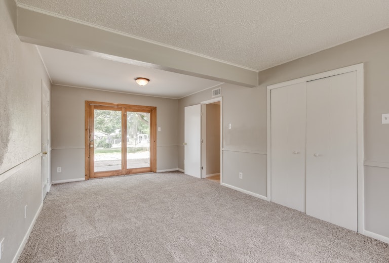 Photo 9 of 25 - 2920 Harlan Dr, Mesquite, TX 75150