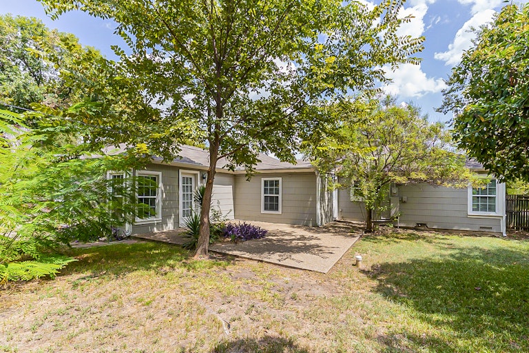 Photo 7 of 21 - 2812 E Ln, Fort Worth, TX 76116