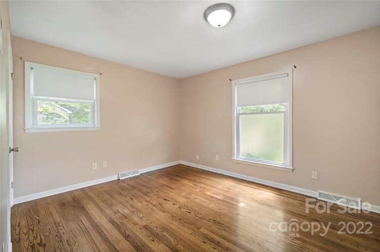 Photo 22 of 32 - 2116 Helen Dr, Gastonia, NC 28054