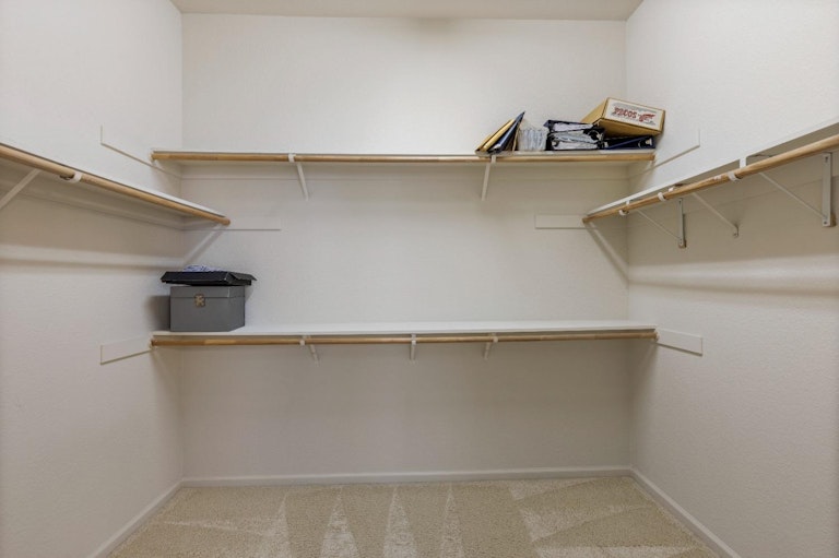 Photo 12 of 35 - 2421 Walnut Oaks Ln, Carmichael, CA 95608
