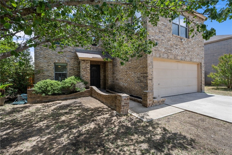 Photo 4 of 39 - 204 Debbie Ann Dr, Leander, TX 78641