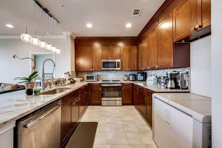 Photo 7 of 22 - 1220 W Trinity Mills Rd #5005, Carrollton, TX 75006