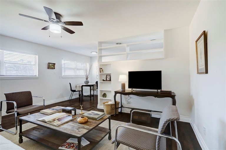 Photo 16 of 23 - 5102 Academy St #16, Houston, TX 77005