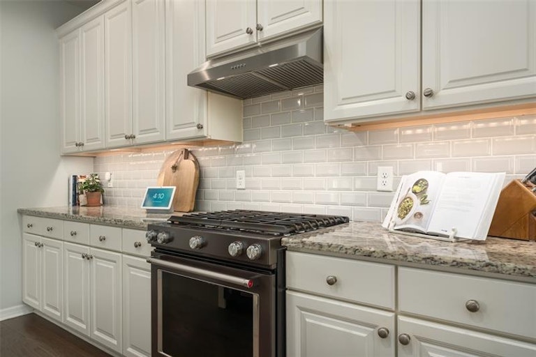 Photo 11 of 42 - 2514 Portico St, Odessa, FL 33556