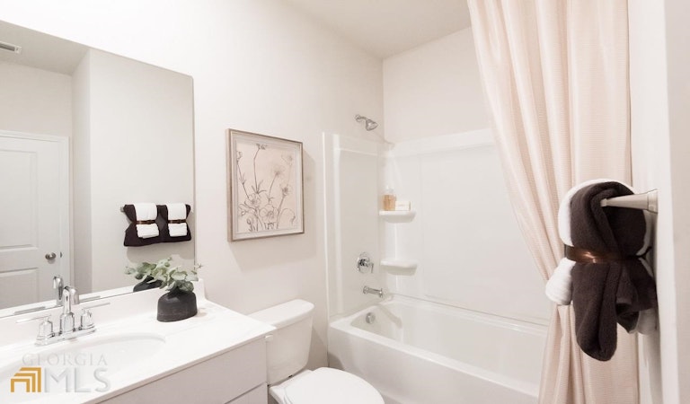 Photo 8 of 19 - 849 Sara Meadow Rd, Loganville, GA 30052