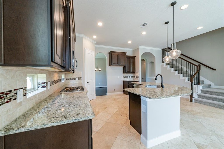 Photo 14 of 43 - 91 Hearthshire Cir, Magnolia, TX 77354