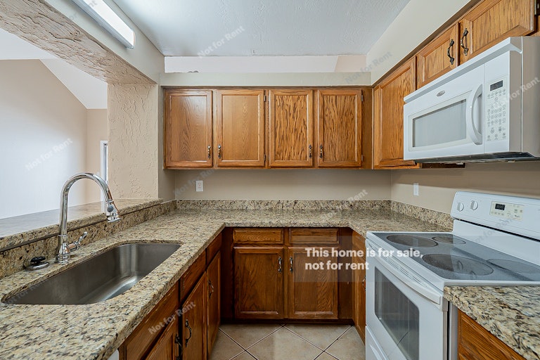 Photo 4 of 20 - 1914 S Shannon Dr, Tempe, AZ 85281