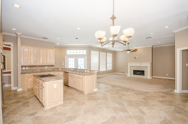 Photo 17 of 43 - 2206 Club Creek Cir, Garland, TX 75043