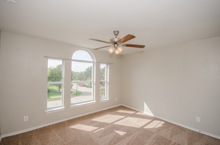 Photo 20 of 32 - 3922 Bach Blvd, Carrollton, TX 75007