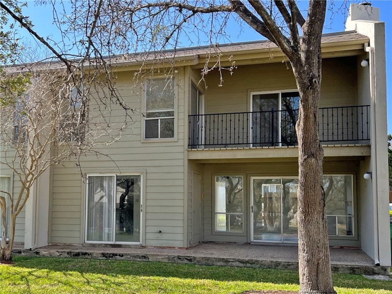 Photo 6 of 24 - 100 Lido Cir Unit H1, Lakeway, TX 78734