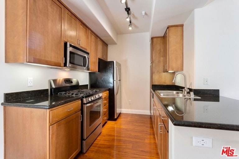 Photo 1 of 20 - 4060 Glencoe Ave #308, Marina Del Rey, CA 90292