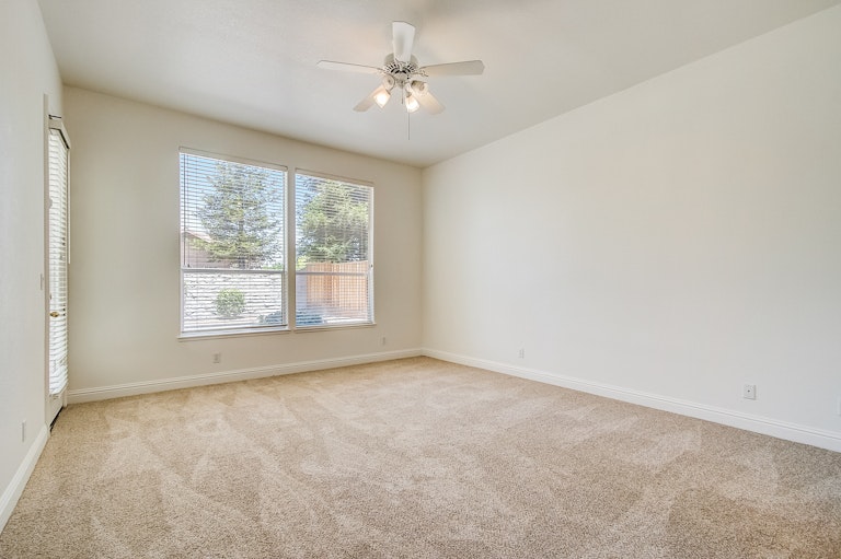 Photo 9 of 28 - 9405 Moondancer Cir, Roseville, CA 95747