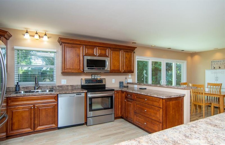 Photo 8 of 23 - 6440 27th Ave N, Saint Petersburg, FL 33710