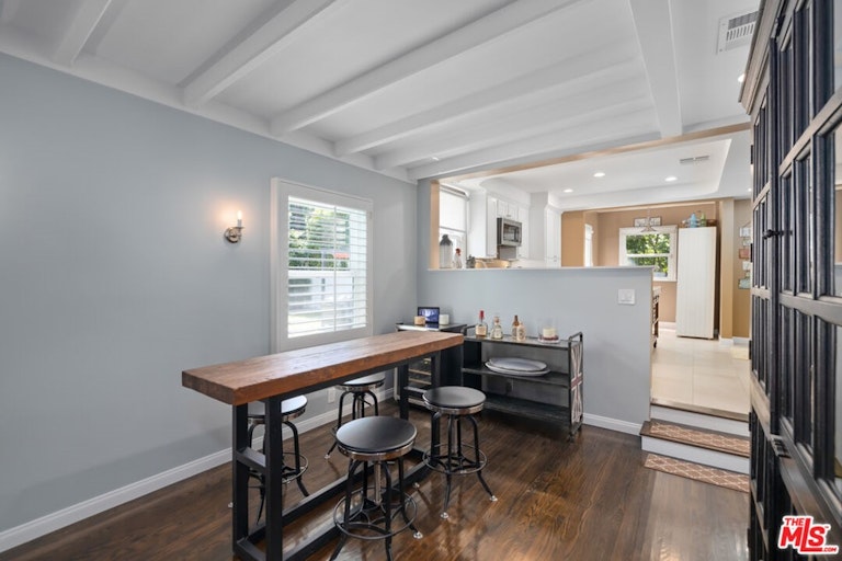 Photo 14 of 50 - 4954 Mammoth Ave, Sherman Oaks, CA 91423