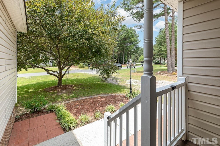 Photo 4 of 32 - 155 Duck Pond Ln, Clayton, NC 27520