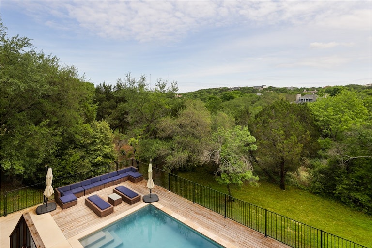 Photo 10 of 11 - 39 Pascal Ln, Austin, TX 78746