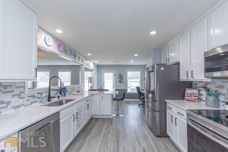 Photo 6 of 19 - 3296 Bridle Brook Dr, Auburn, GA 30011